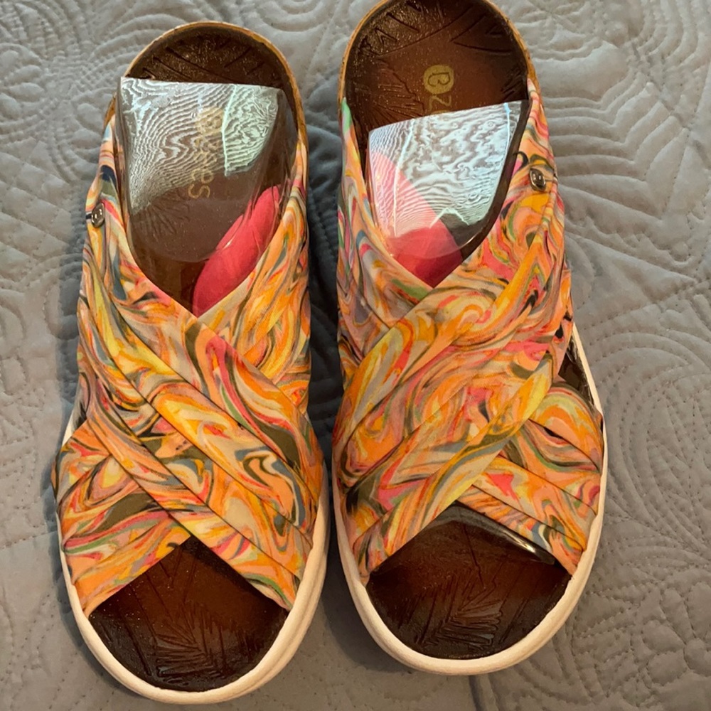 NWT Adorable Sandals!